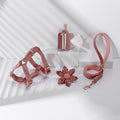 Ensemble 4 pièces fleuri rose poudré pour chien : harnais, collier, laisse et porte-sacs